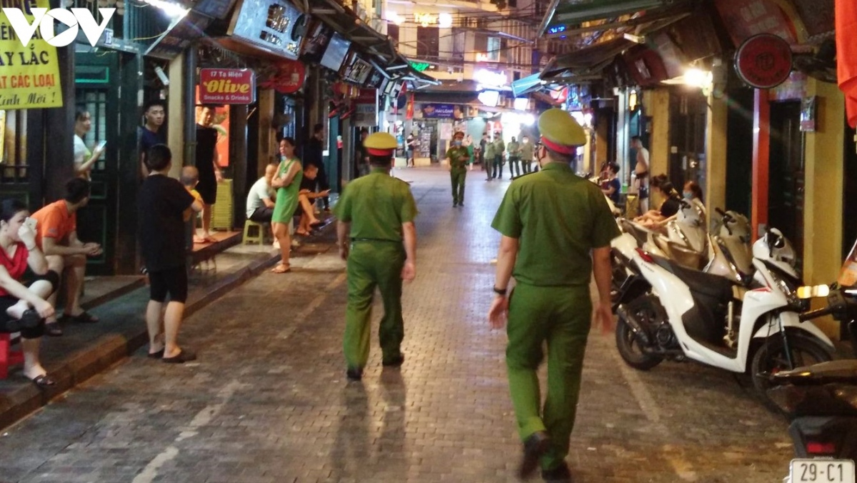 Hà Nội xử lý các quán bar, karaoke "mở chui", thu phạt gần trăm triệu đồng